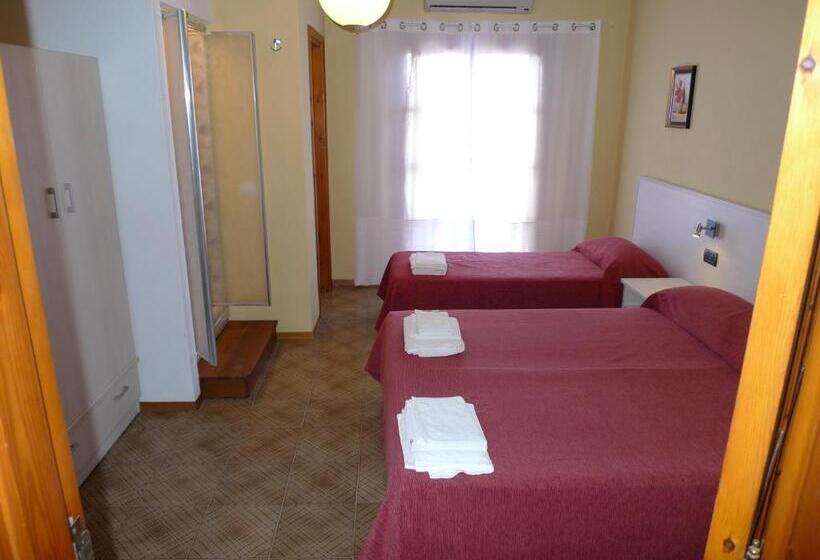 Трехместный Номер Базовый, Alexander