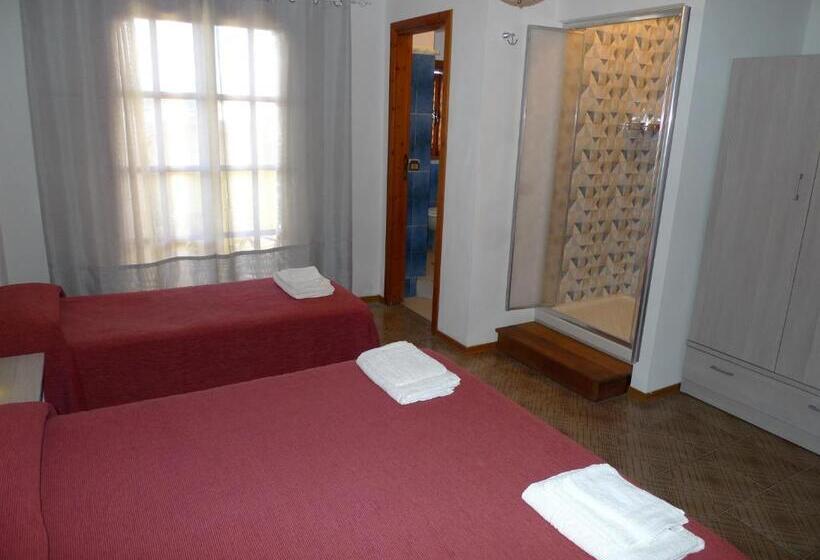 Трехместный Номер Базовый, Alexander