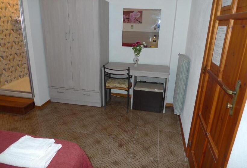 Трехместный Номер Базовый, Alexander