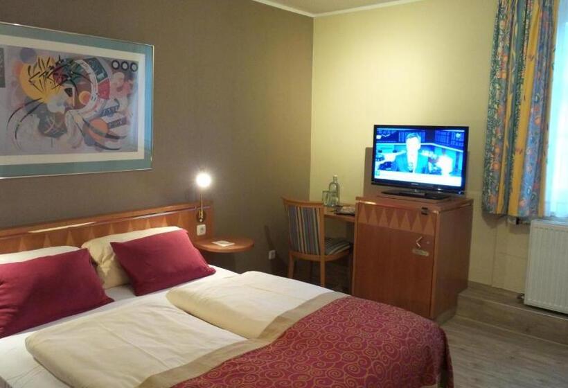 스탠다드 룸, Alt Montjoie