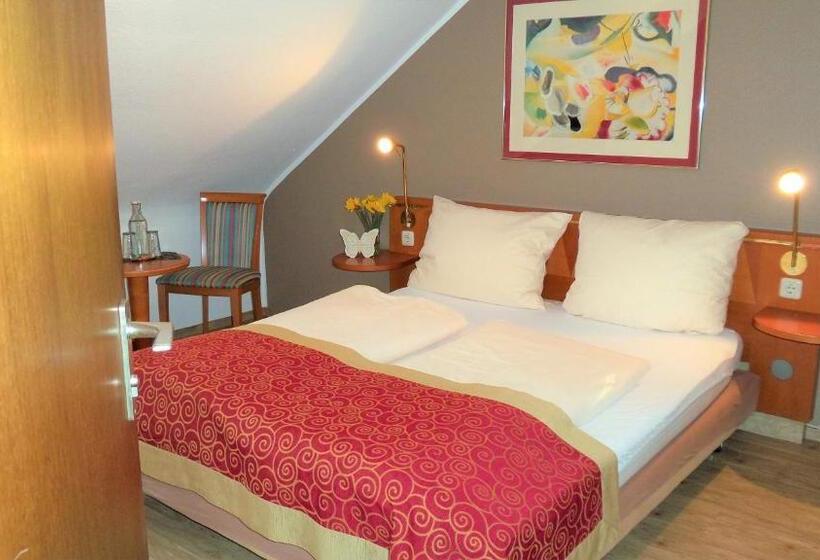 스탠다드 룸, Alt Montjoie