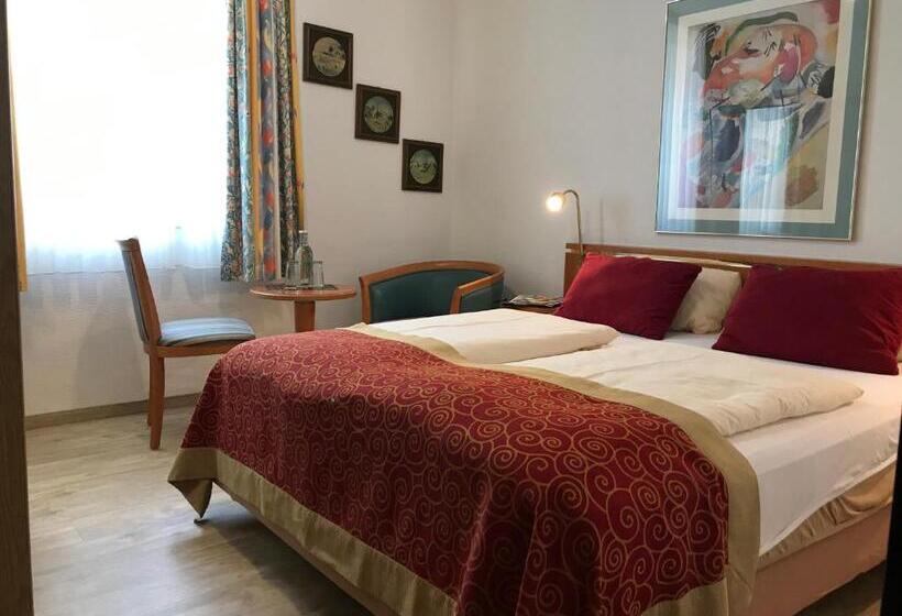 스탠다드 룸 공동 욕실, Alt Montjoie