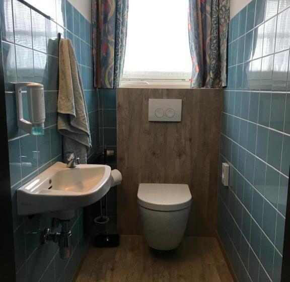 스탠다드 룸 공동 욕실, Alt Montjoie