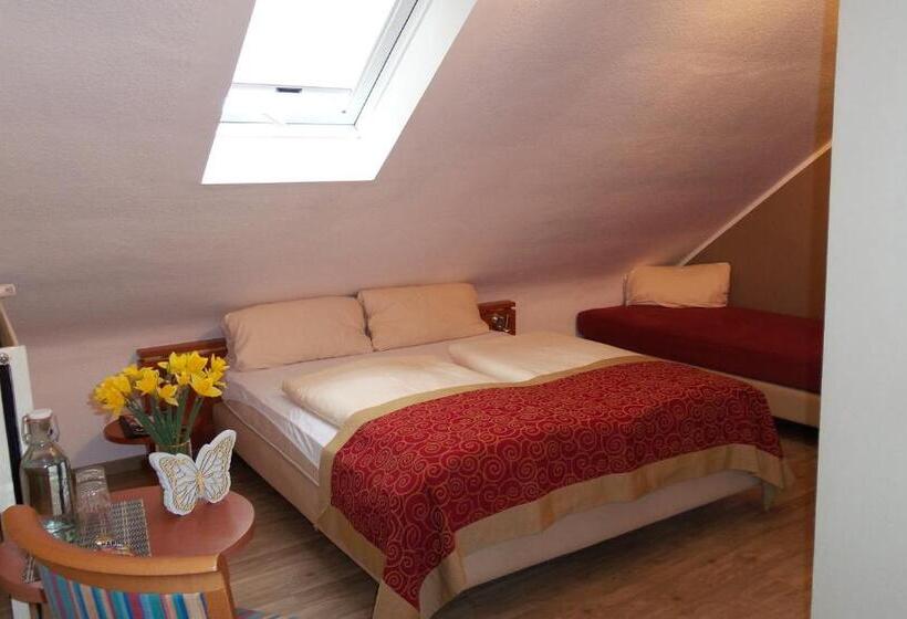 패밀리 룸, Alt Montjoie