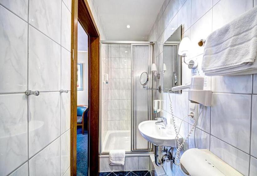 수피리어 룸, Alt Montjoie