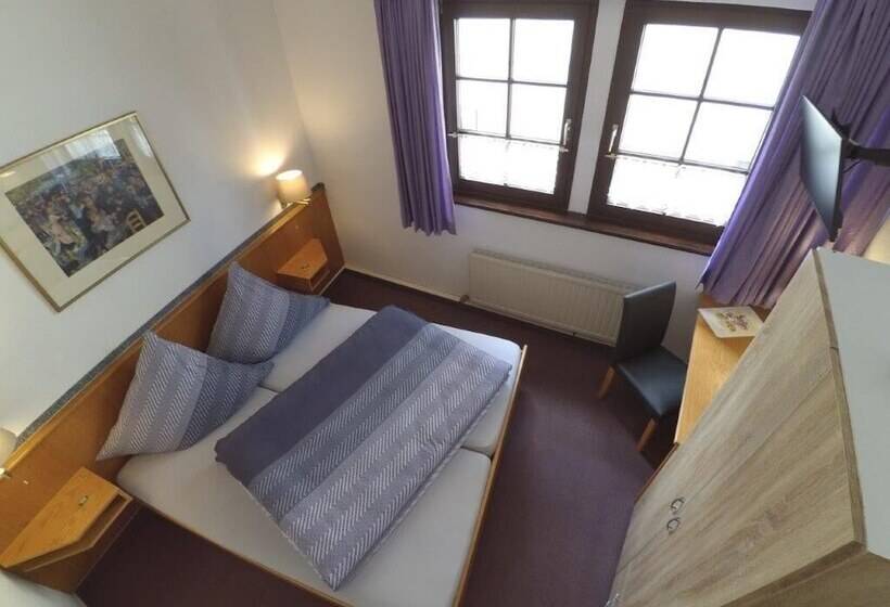 Номер Стандарт, Am Neumarkt