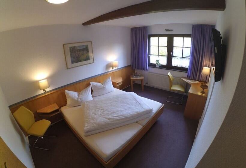 Номер Стандарт, Am Neumarkt