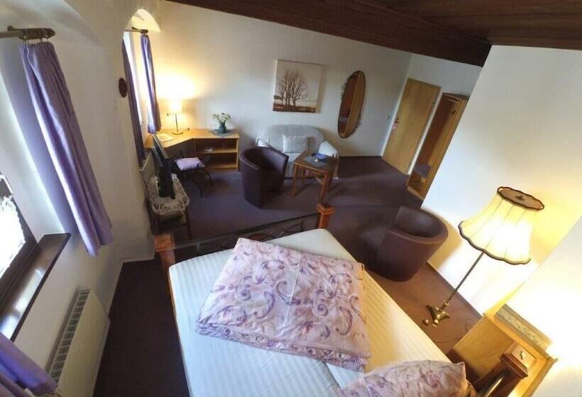 Номер Стандарт, Am Neumarkt