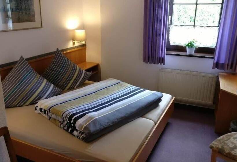 Номер Стандарт, Am Neumarkt