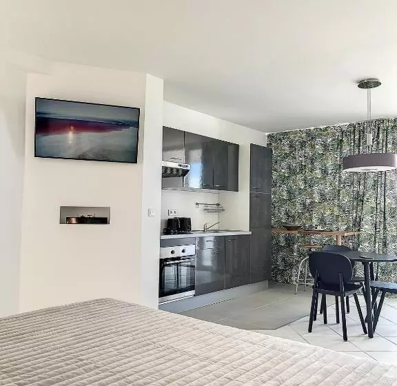 استودیوی استاندارد با چشم‌انداز دریا, Le Domaine Anse Marcel Beach Resort