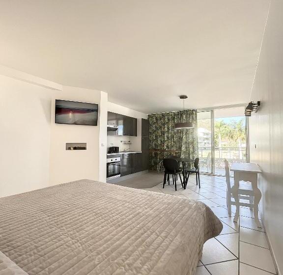 استودیوی استاندارد با چشم‌انداز دریا, Le Domaine Anse Marcel Beach Resort