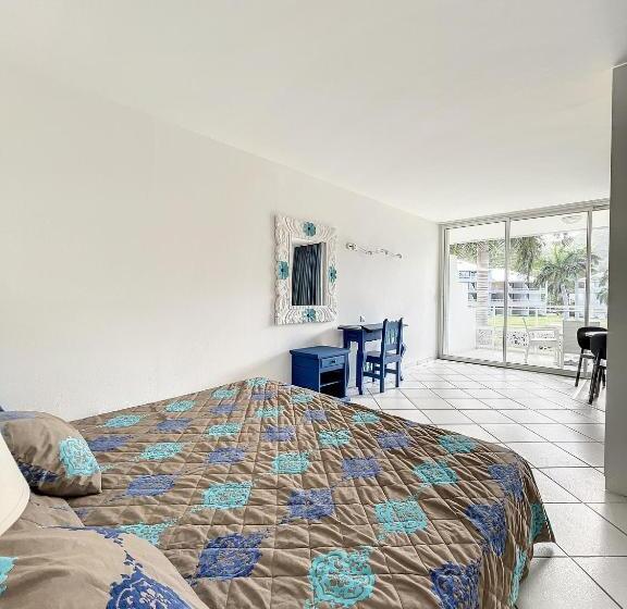 استودیو استاندارد با چشم‌انداز باغ, Le Domaine Anse Marcel Beach Resort