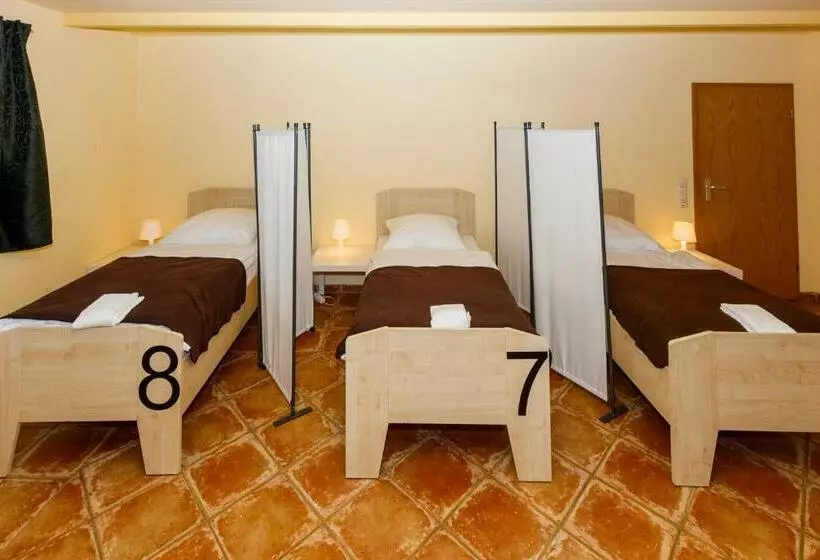 ルームシェアのワンベッド, Apart Hotel Sarstedter Hof