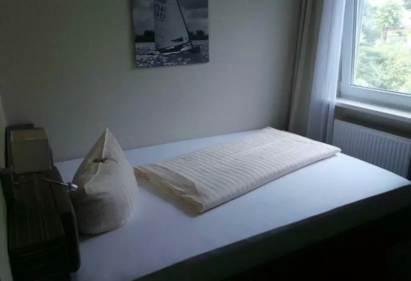 Standard Yhden Hengen Huone, Bootshaus