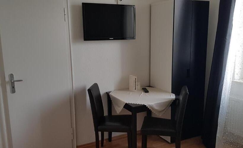 اتاق استاندارد یک نفره, Cherusker Hof