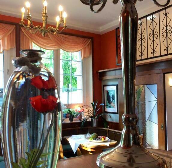 スタンダードトリプルルーム, Hölscher