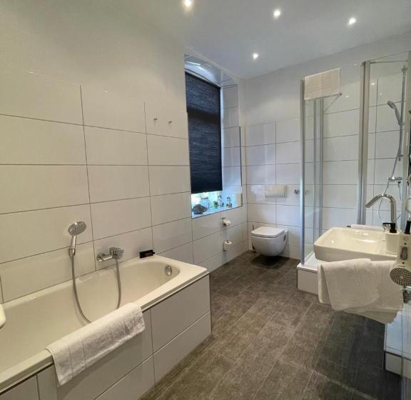 家庭公寓, Lingemann