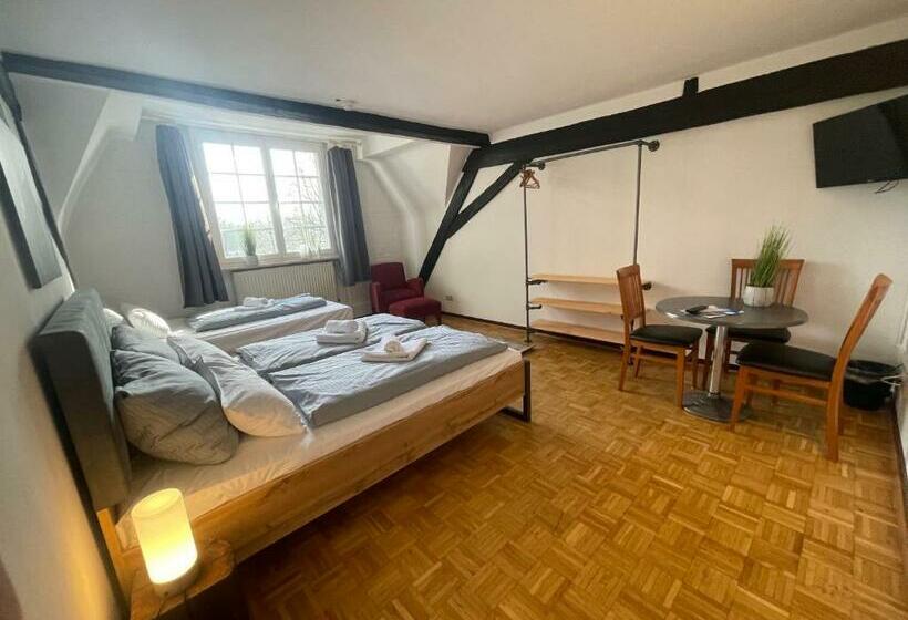 标准三人间, Schloss Walbeck