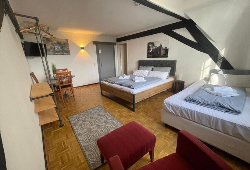 标准三人间, Schloss Walbeck