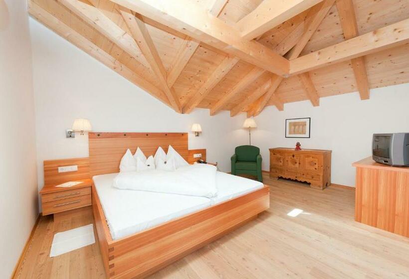 小型豪华套房, Tann