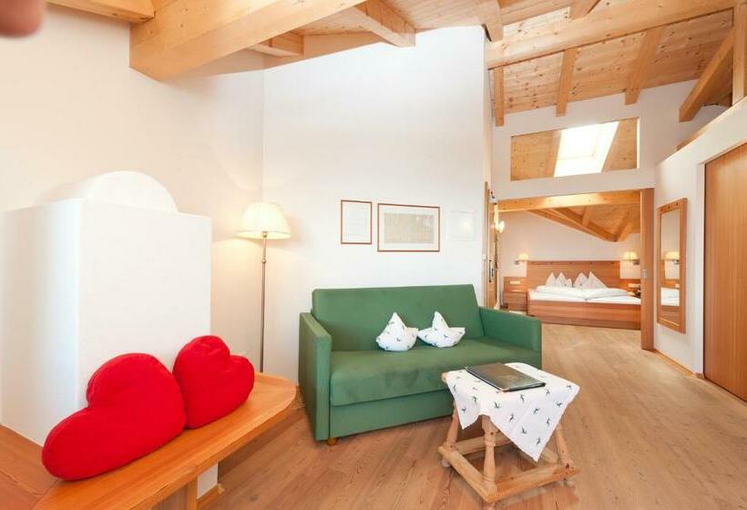 小型豪华套房, Tann