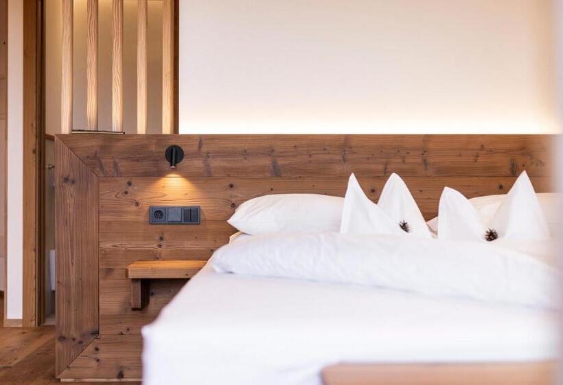 带阳台的高级房间, Tann