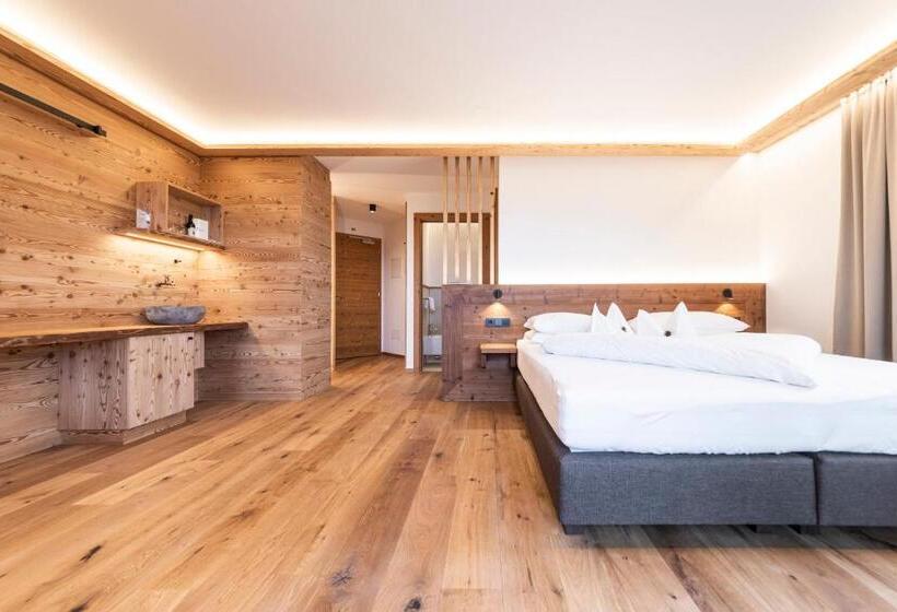 带阳台的高级房间, Tann