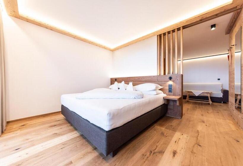 小型套房带阳台, Tann