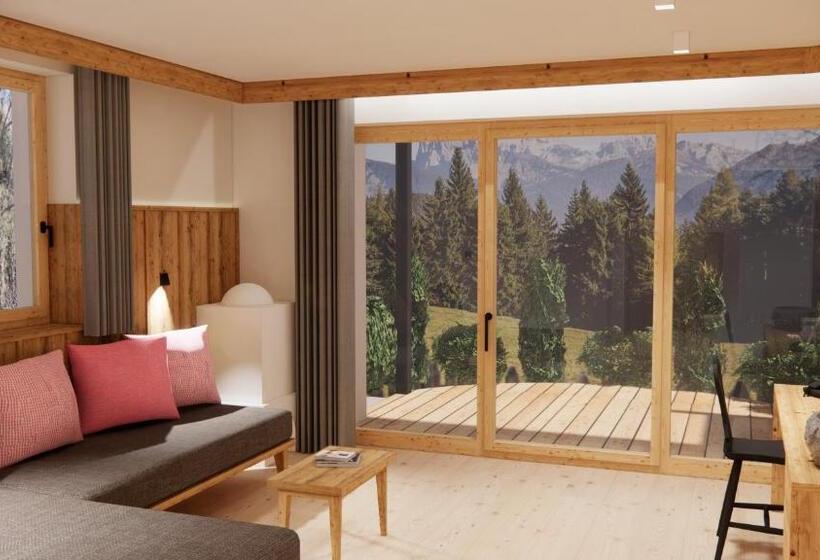 高级小型套房, Tann