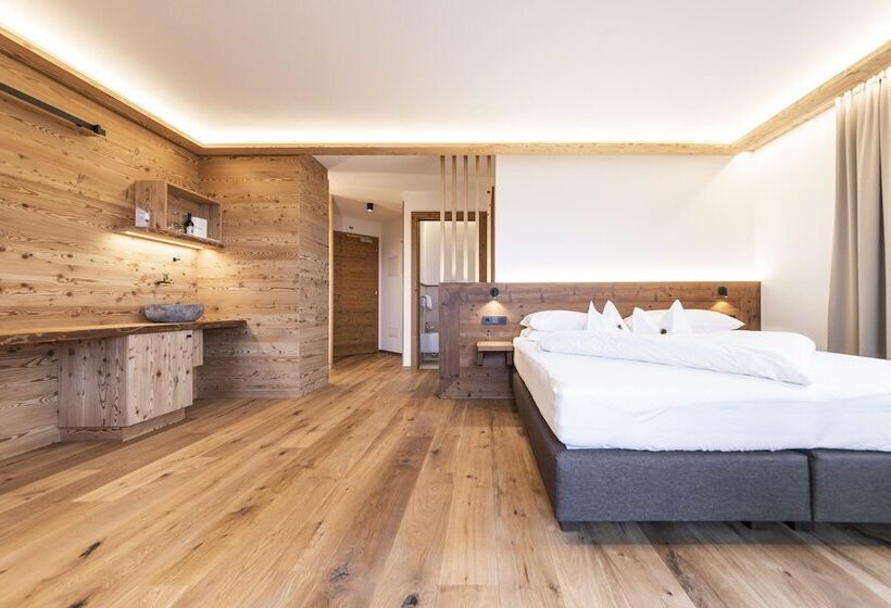 Quarto Superior com Sacada, Tann