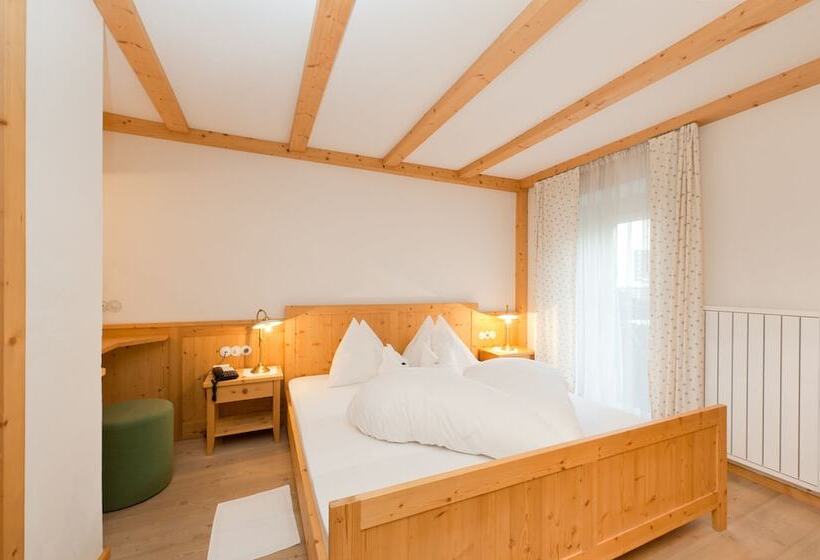 高级三人间, Tann