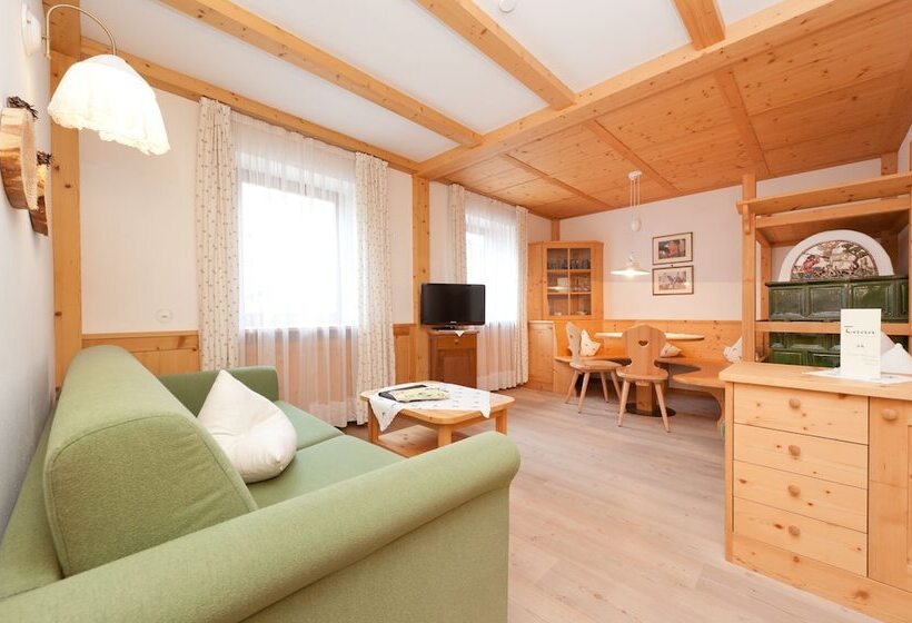 高级三人间, Tann