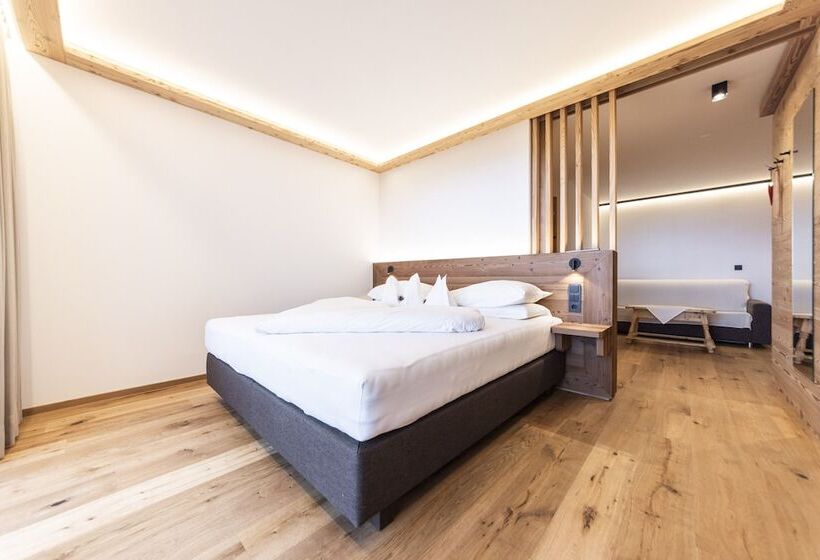 小型套房带阳台, Tann