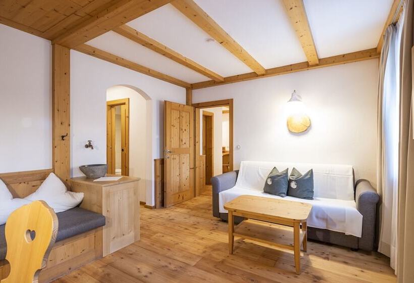 高级三人间, Tann