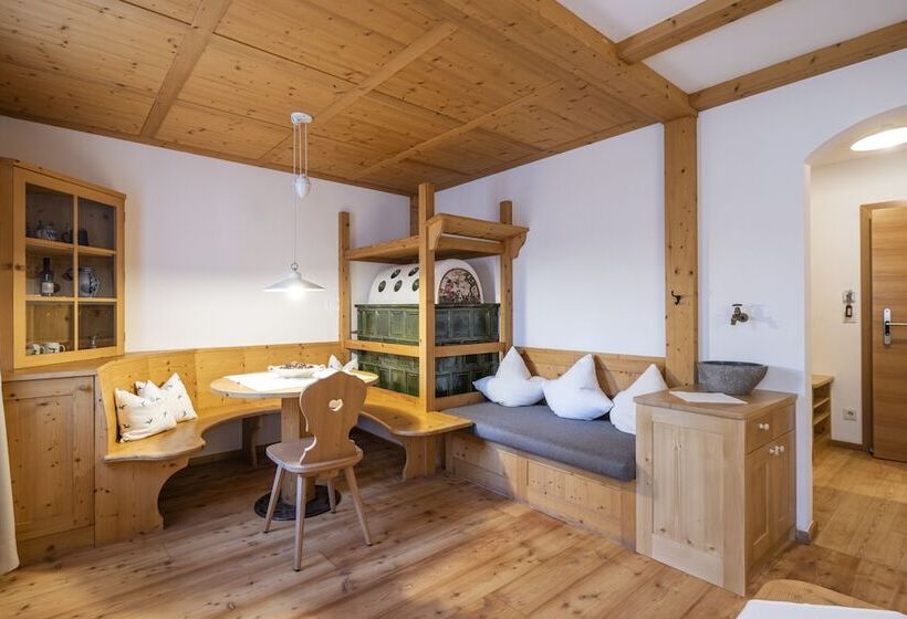 高级三人间, Tann