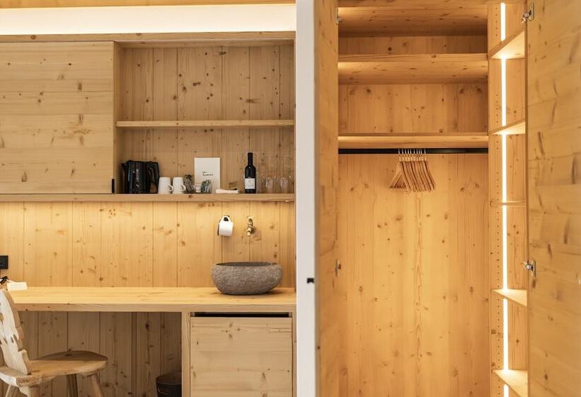 小型豪华套房, Tann