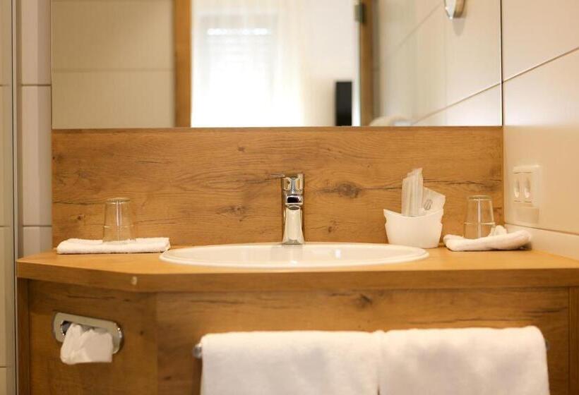 コンフォートルーム, Ochsen