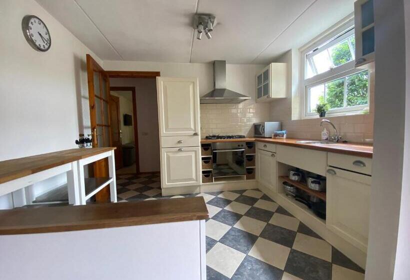 ３ベッドルームアパートメント, Restaurant De Boekanier