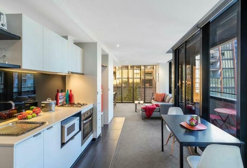 דירה בת חדר שינה 1 עם מרפסת, Aura On Flinders Serviced Apartments