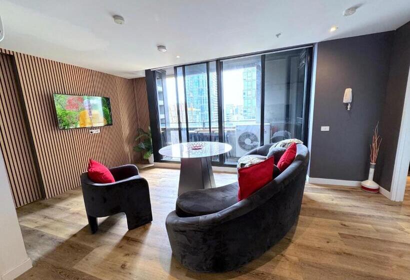 3 Bedroom Suite, Aura On Flinders Serviced Apartments