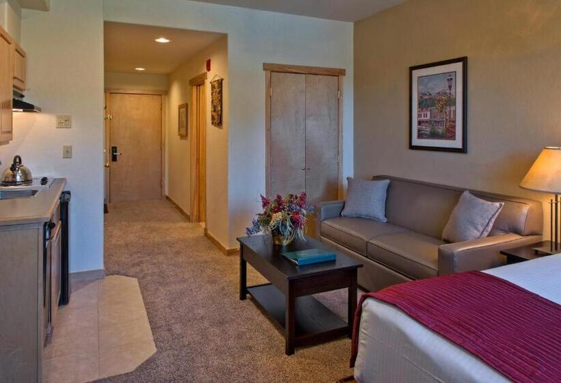 דירת שלושה חדרים, Grand Timber Lodge