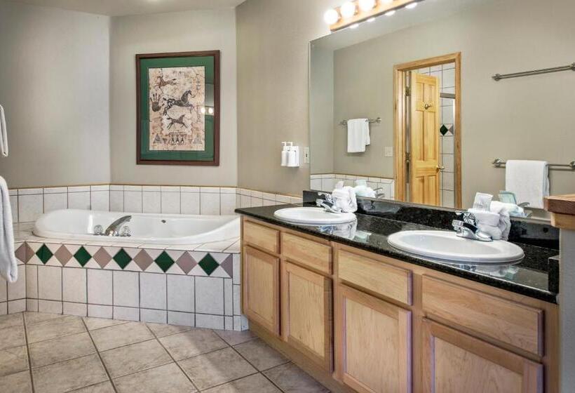 דירת שלושה חדרים, Grand Timber Lodge