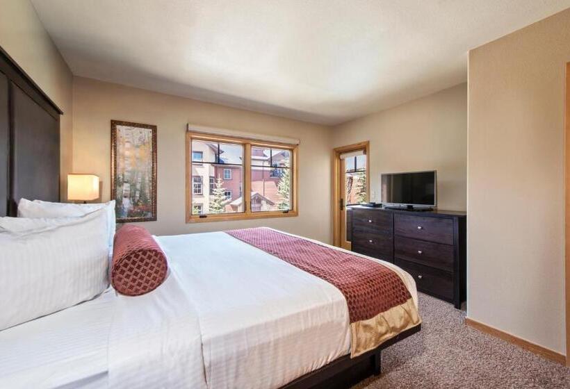 דירת שלושה חדרים, Grand Timber Lodge