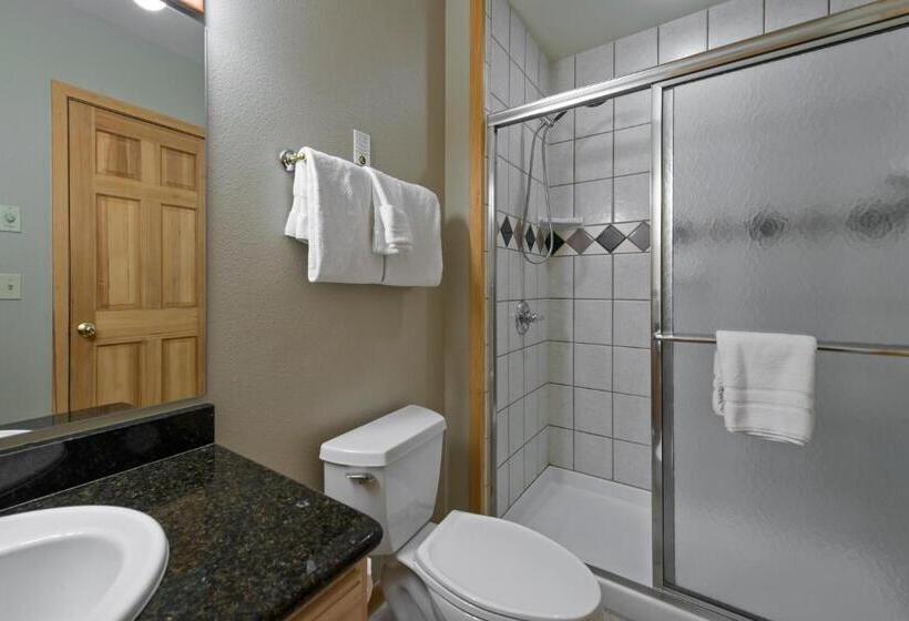 דירת שלושה חדרים, Grand Timber Lodge