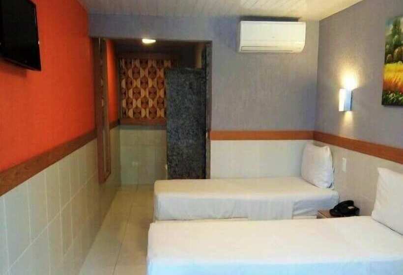 חדר סופריור לשלושה, Inter