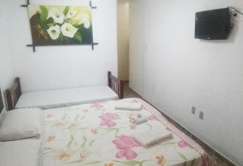 غرفة قياسية ثلاثية, Pousada Beijos Y Abraços