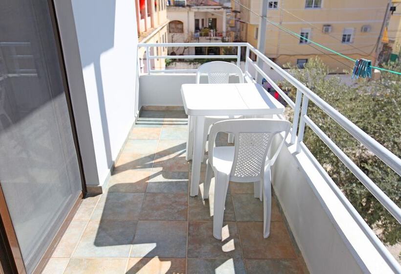 آپارتمان 1 خوابه با بالکن, Star Hotel Saranda