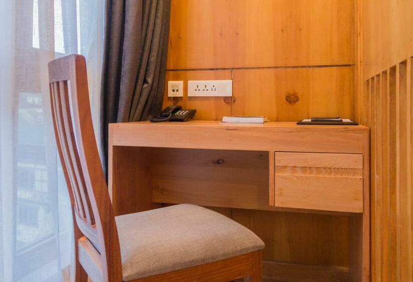 سوییت لوکس, Pelyang Boutique