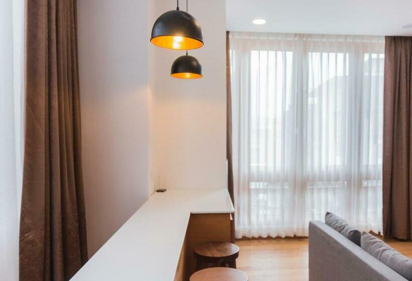 سوییت لوکس, Pelyang Boutique