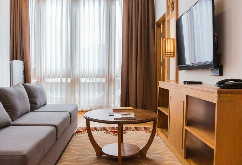 سوییت لوکس, Pelyang Boutique